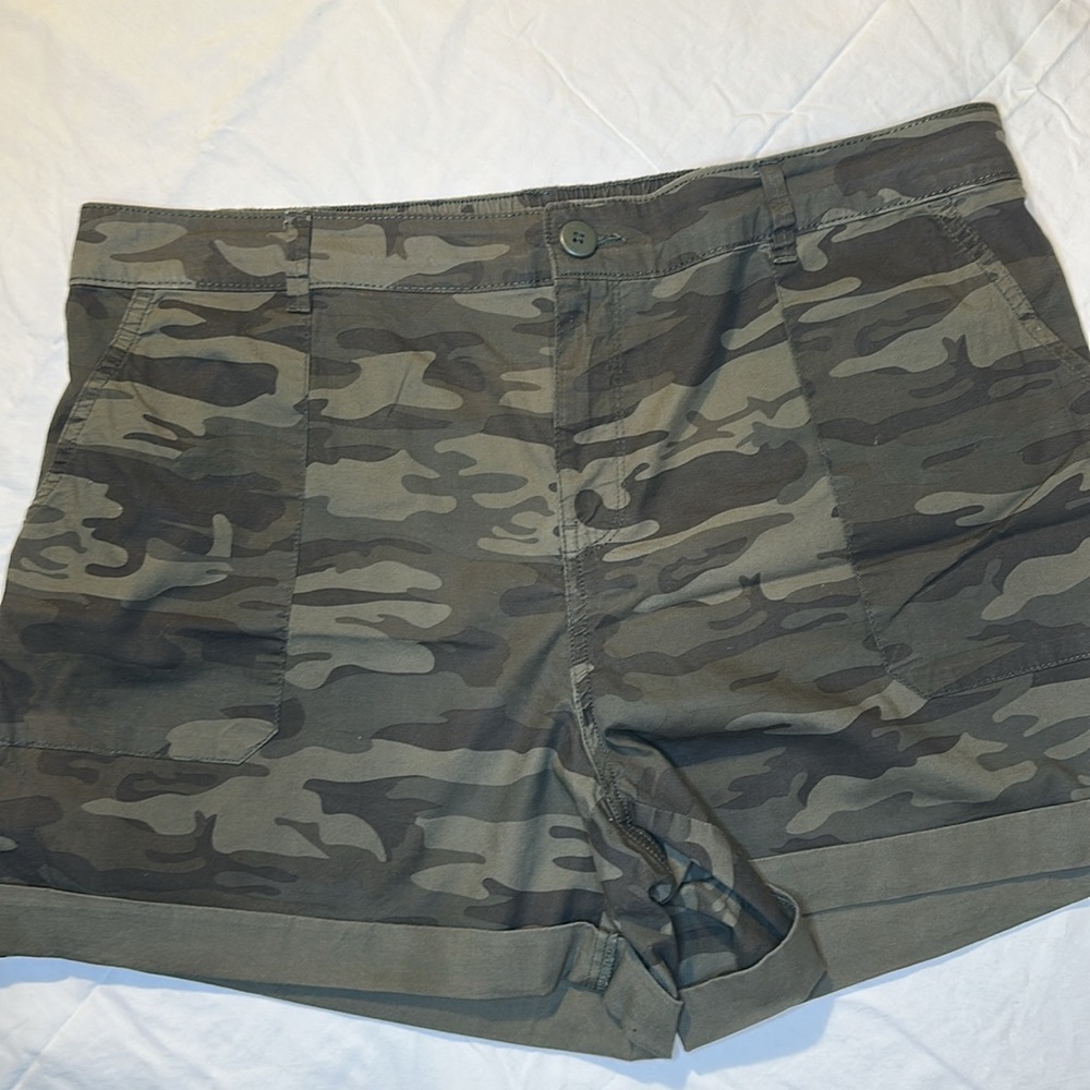 Social Standard by Sanctuary Camo Green Women's XXL Shorts - Picture 7 of 8